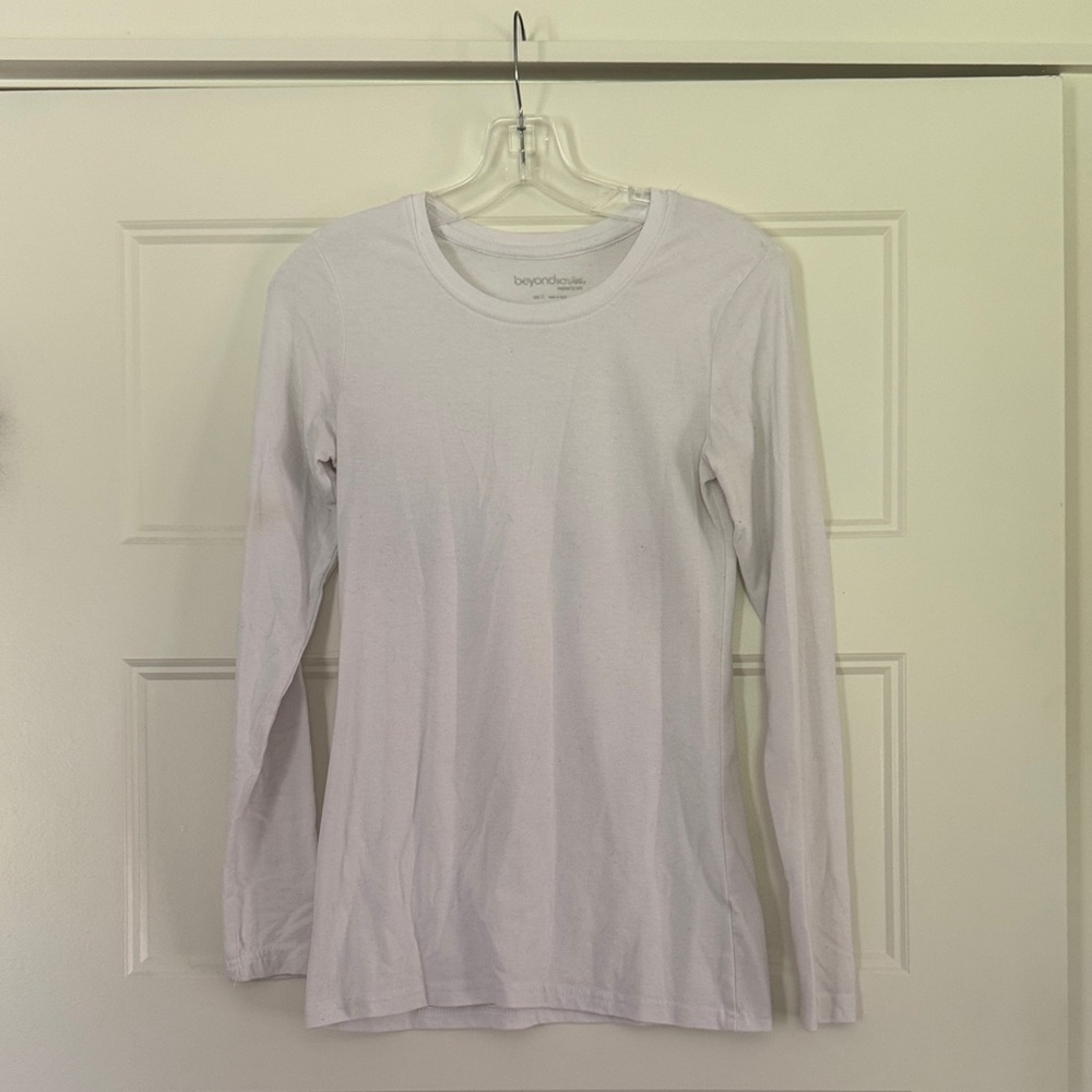 beyond scrubs Women’s Long Sleeve Crew Tee - White